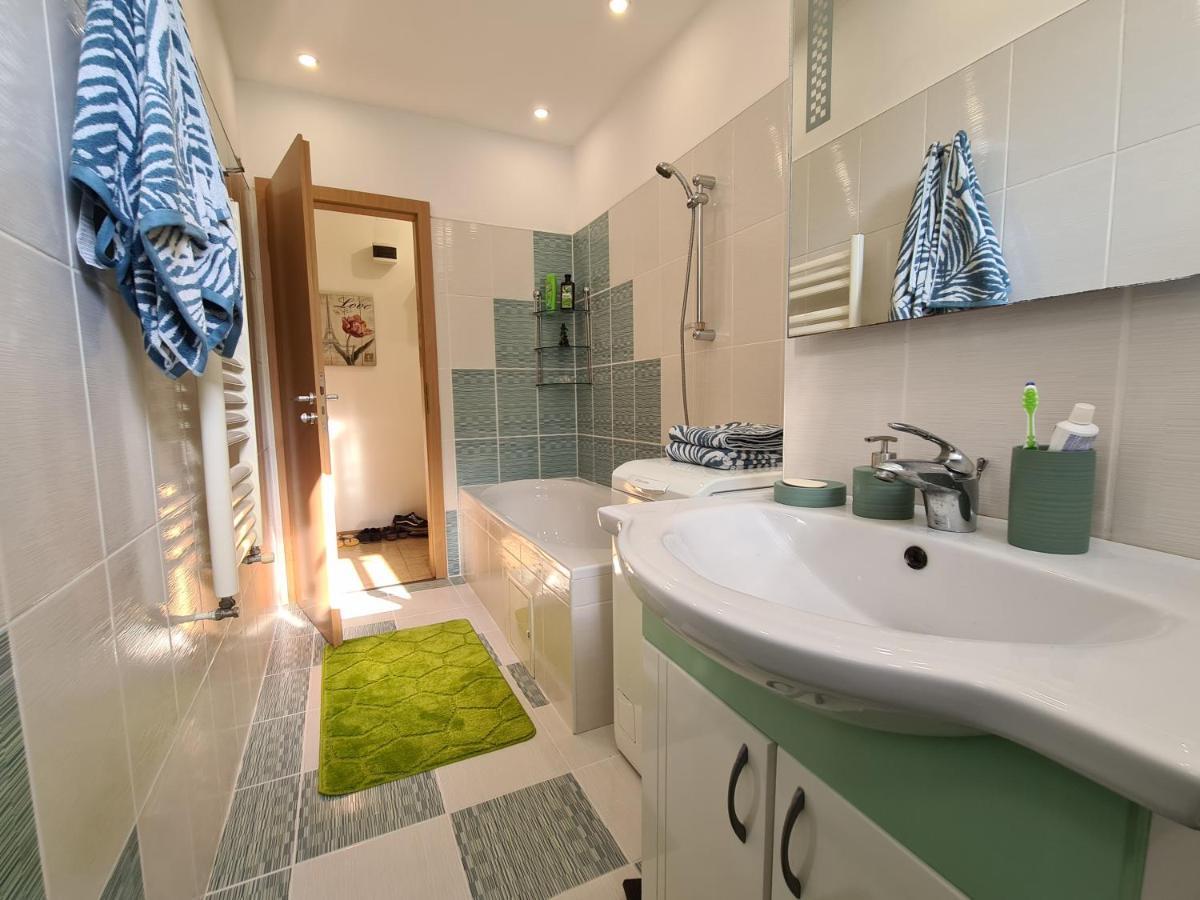 Best Apartment Hunedoara Eksteriør billede